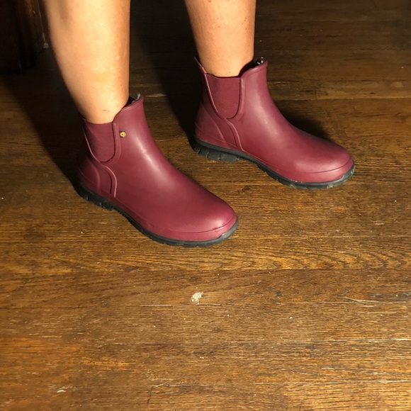 Red Bogs - Picture 3 of 6